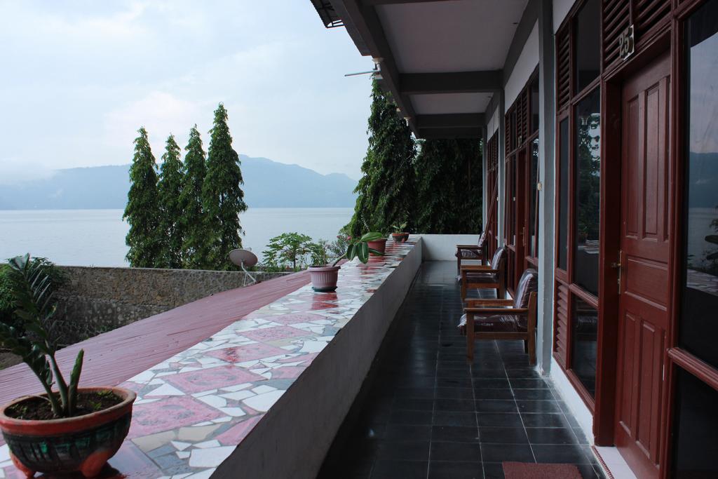 Ambaroba Resort Hotel Tuk Tuk Exterior photo