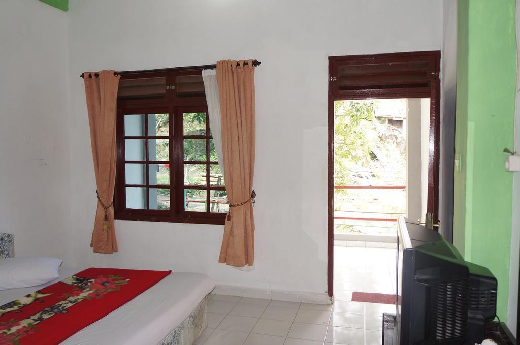Ambaroba Resort Hotel Tuk Tuk Room photo