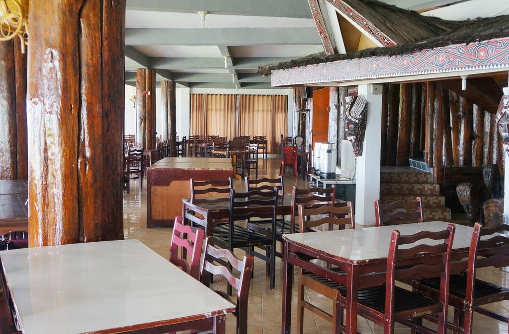 Ambaroba Resort Hotel Tuk Tuk Exterior photo